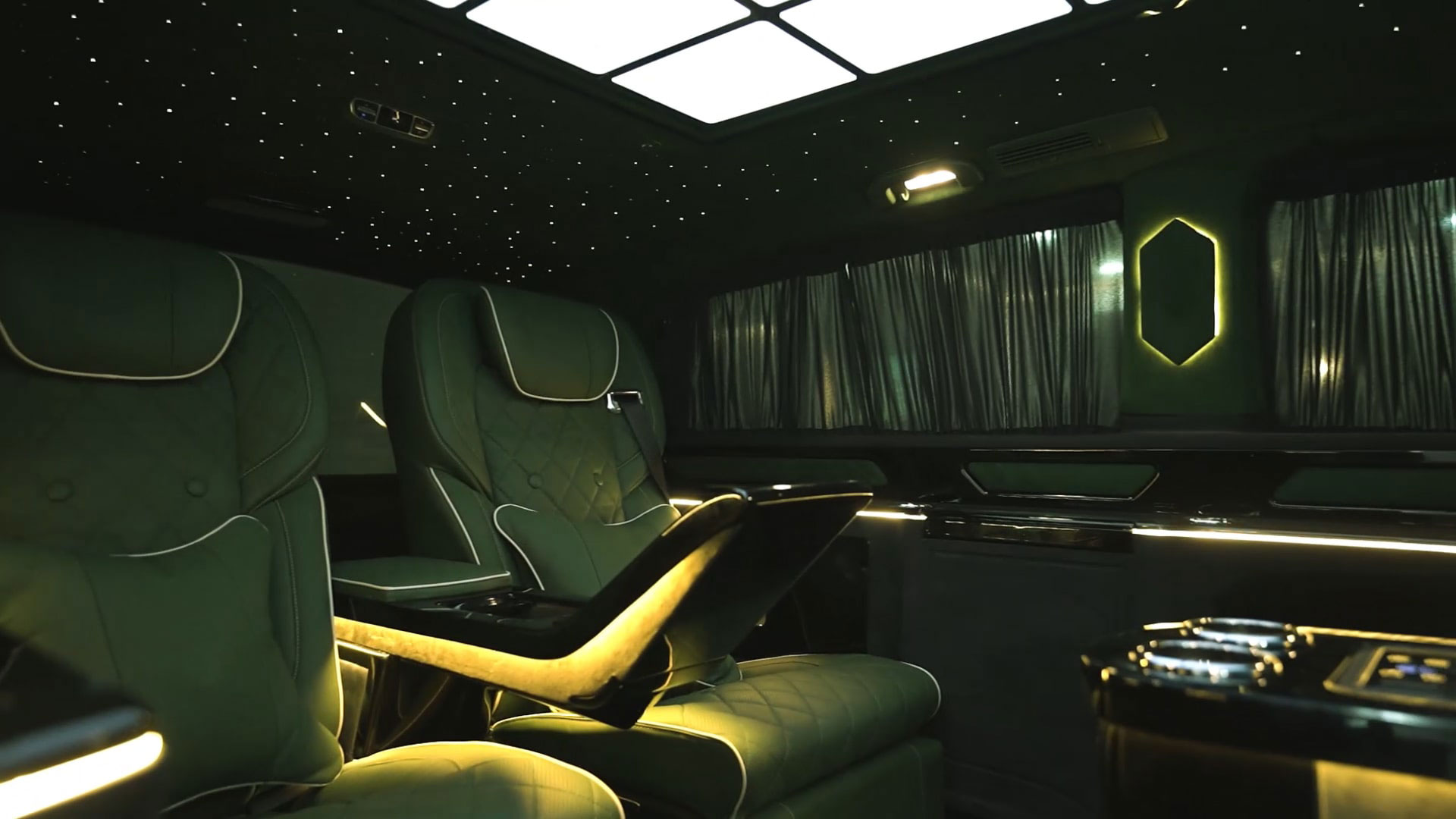 Mercedes-Benz Vito VIP İç Tasarım - Yeşil Deri Koltuklar ve Yıldızlı Tavan